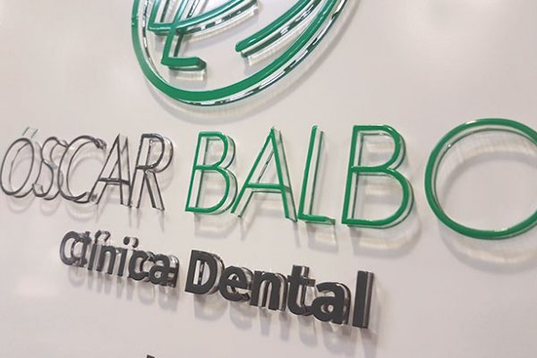 Diseño de Rotulación exterior para Óscar Balboa Clínica dental